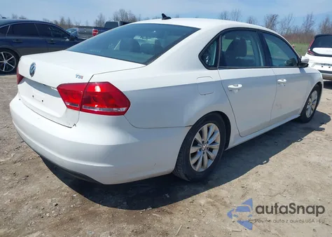 2015 Volkswagen Passat 1.8T Wolfsburg Edition z USA, uszkodzony, nr VIN 1VWAT7A31FC033803
